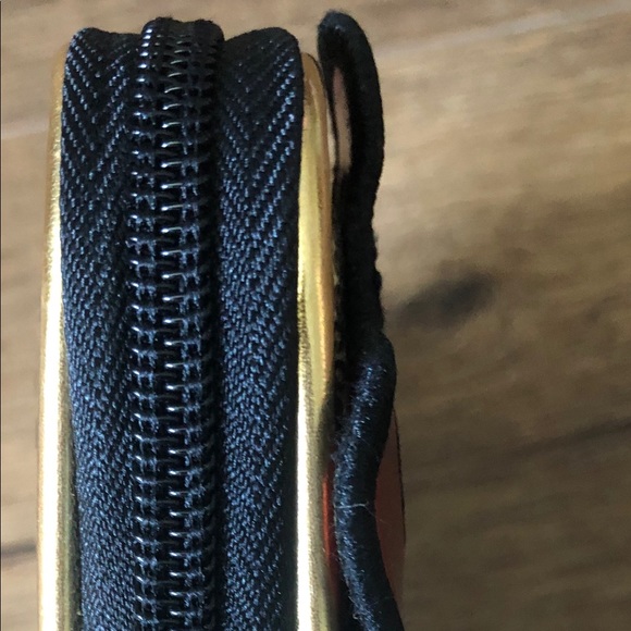 HELLO KITTY (Loungefly)-NWT Gold Clutch Bag - Picture 6 of 16